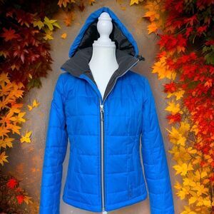 Spyder ski/board jacket, womens M, bright blue, EUC, removeable hood, body con